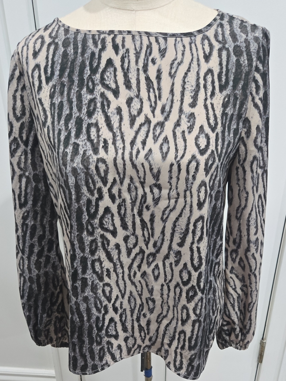 Women's Black & Cream Animal-Print Long Sleeve Tee